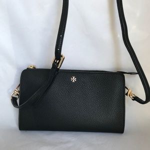 39640 Tory Burch Robinson Continental Wallet Black